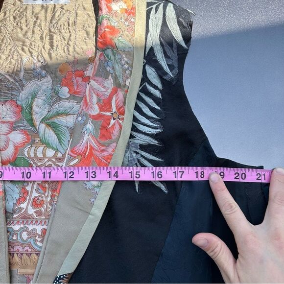 GinYa Floral Quilted Embroidered Appliqué Asian Style Long Line Open Front Vest - Picture 15 of 16